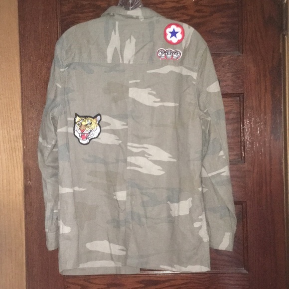 Rails Agnes Patch Jacket
Camo with Patches
Size xs - Picture 6 of 8